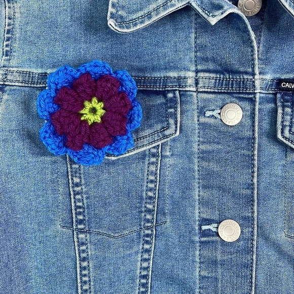 CALVIN KLEIN Blue Light Wash Denim Jean Jacket Crochet Flower Cropped Size S - Picture 5 of 13